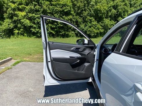 New 2026 Chevrolet Trax LT w/ Sunroof Package FWD image 12