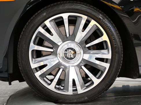 Used 2019 Rolls-Royce Ghost Extended Wheelbase RWD image 10