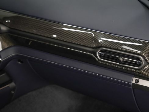 Used 2025 Aston Martin Vanquish RWD image 36