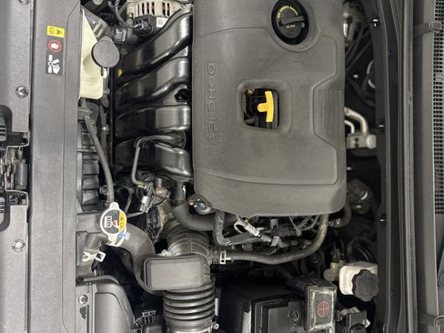 Used 2019 Hyundai Elantra SE image 28