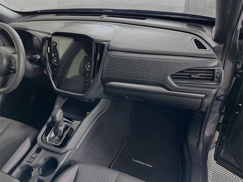 Used 2025 Subaru Forester Premium image 28