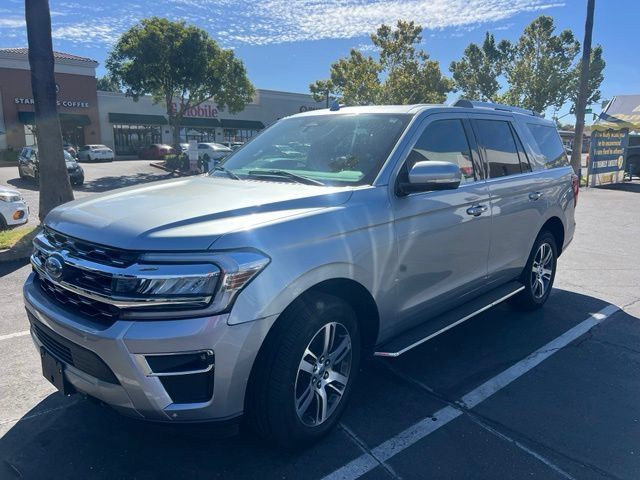 Used 2023 Ford Expedition Limited AWD/4WD image 1