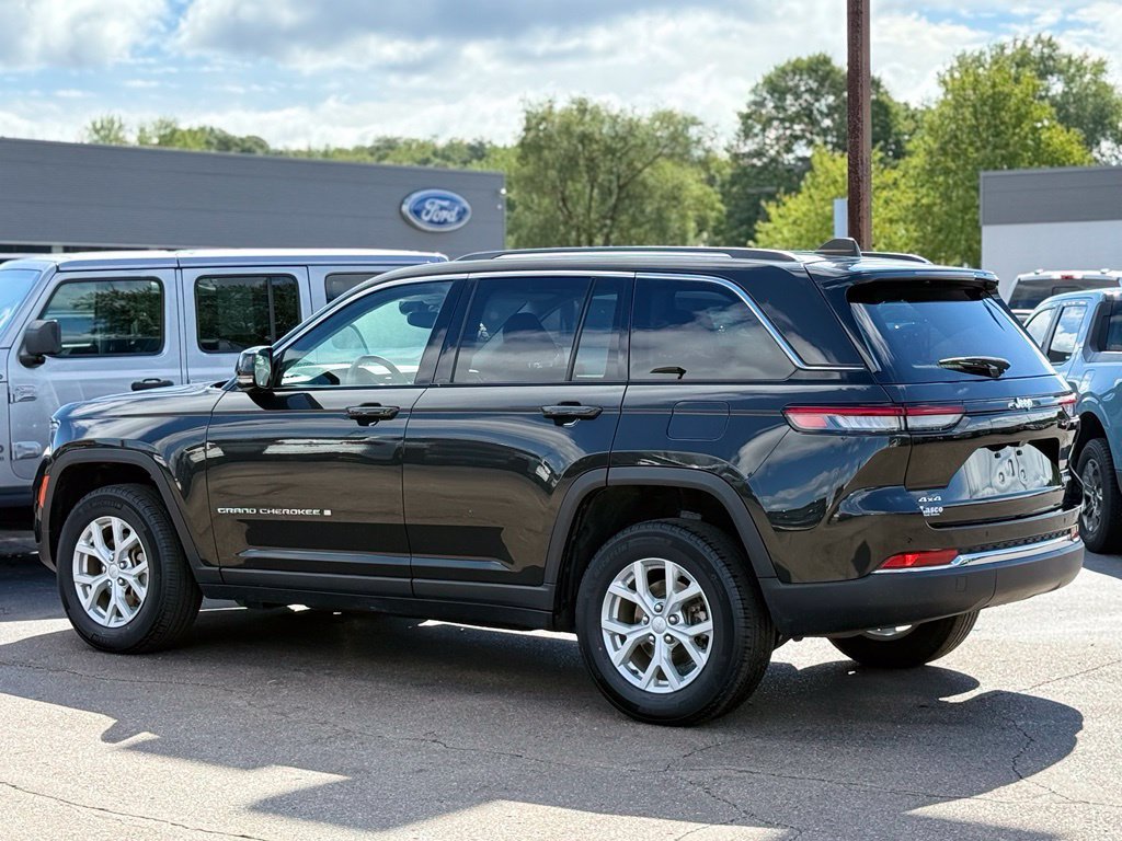 Used 2023 Jeep Grand Cherokee Limited AWD/4WD image 37