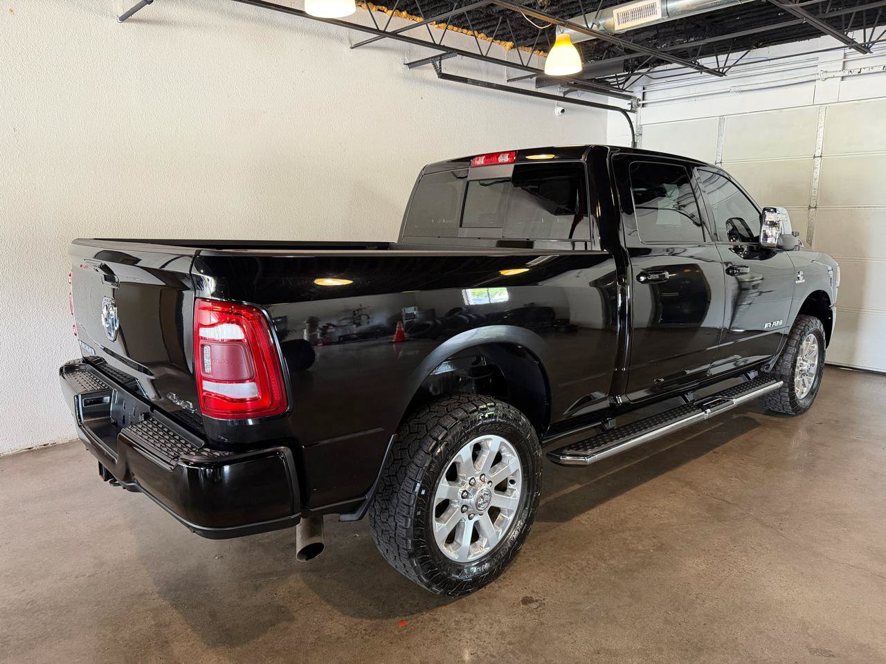 Used 2023 RAM 3500 Laramie AWD/4WD image 6