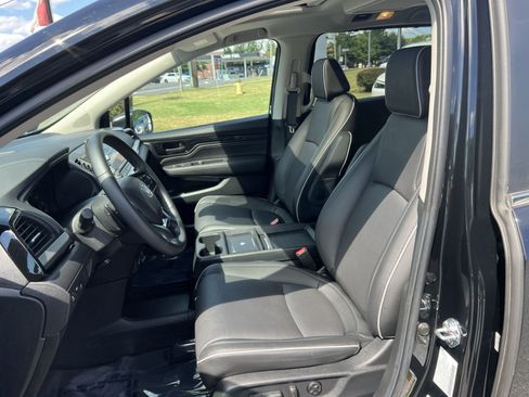Used 2025 Honda Odyssey Touring image 13