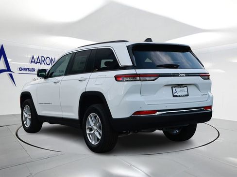 New 2026 Jeep Grand Cherokee Laredo RWD image 2