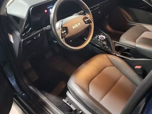 Certified 2023 Kia Niro EX image 7