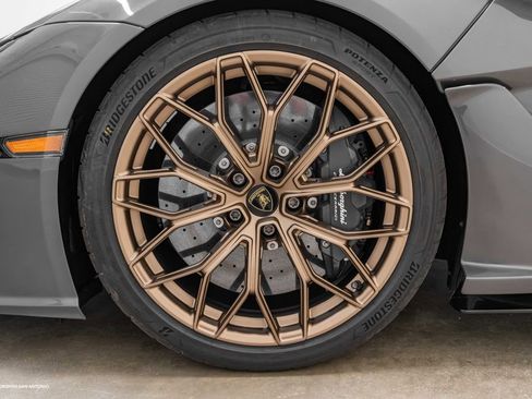 Used 2026 Lamborghini Revuelto AWD/4WD image 6