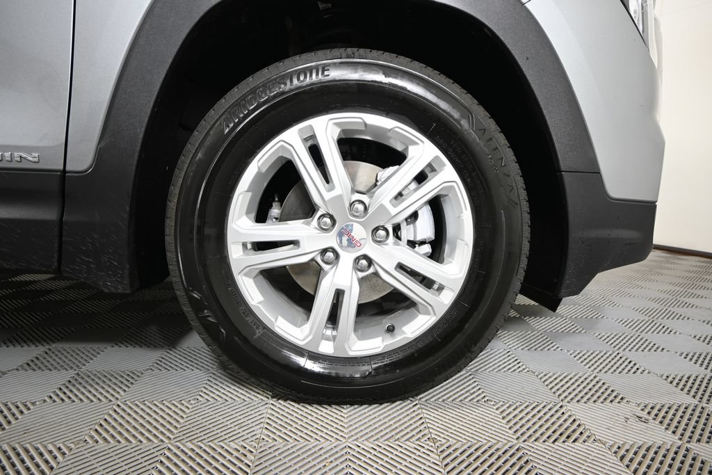 Used 2024 GMC Terrain SLE w/ Driver Convenience Package AWD/4WD image 11