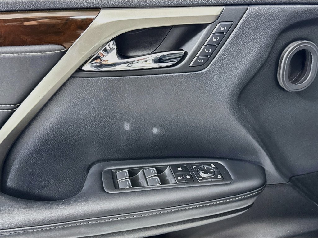 Used 2019 Lexus RX 450h AWD w/ Navigation Package image 18