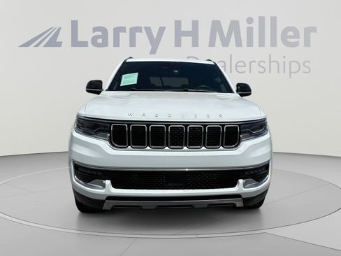 Used 2024 Jeep Wagoneer Series III AWD/4WD image 8