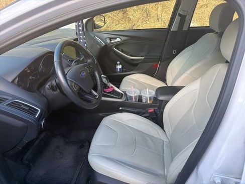 Used 2018 Ford Focus Titanium image 11