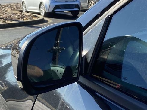 Used 2019 Jeep Cherokee Latitude Plus image 11