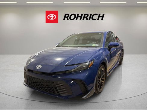 Used 2025 Toyota Camry SE AWD/4WD image 1