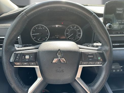Used 2023 Mitsubishi Outlander SE FWD image 21