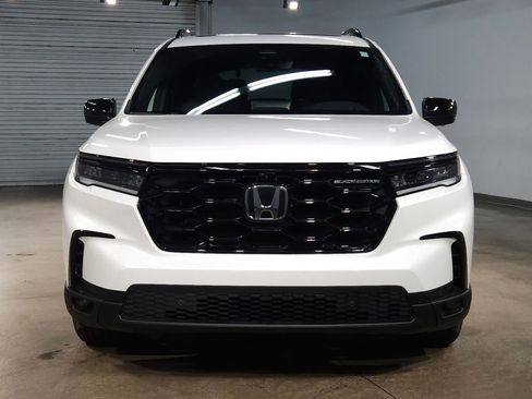 Used 2025 Honda Pilot Black Edition image 2
