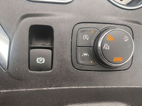 Used 2023 Chevrolet Traverse LT AWD/4WD image 25
