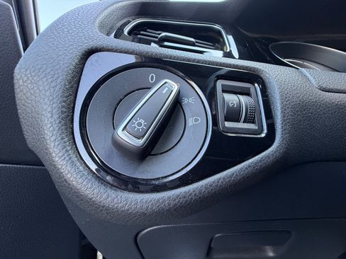 Used 2015 Volkswagen Golf R 4-Door AWD/4WD image 30
