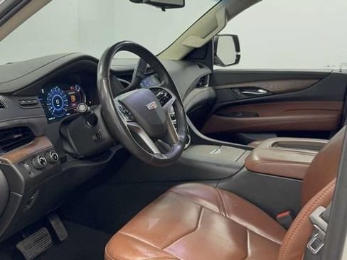 Used 2018 Cadillac Escalade Premium Luxury AWD/4WD image 29