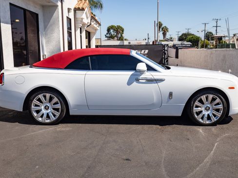 Used 2017 Rolls-Royce Dawn image 13