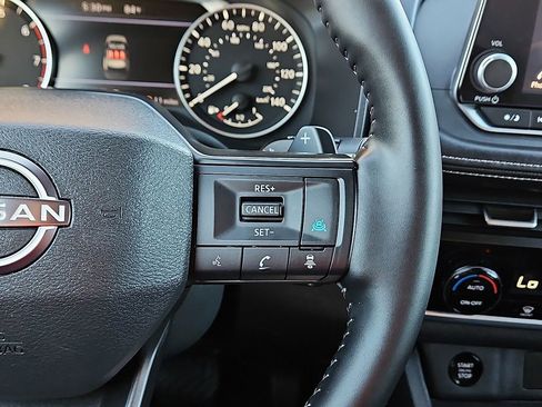 Used 2025 Nissan Rogue SV image 22