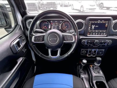 Used 2020 Jeep Wrangler Unlimited Sahara w/ Uconnect 4C Nav & Sound Group AWD/4WD image 5