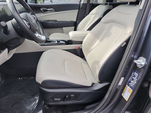 Used 2024 Kia Sportage EX FWD image 23