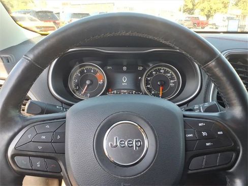 Used 2019 Jeep Cherokee Trailhawk w/ Cold Weather Group image 20