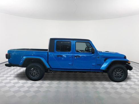 New 2025 Jeep Gladiator Sport image 2