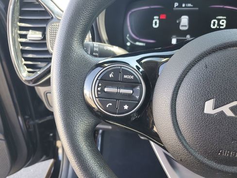 Used 2023 Kia Soul S image 22