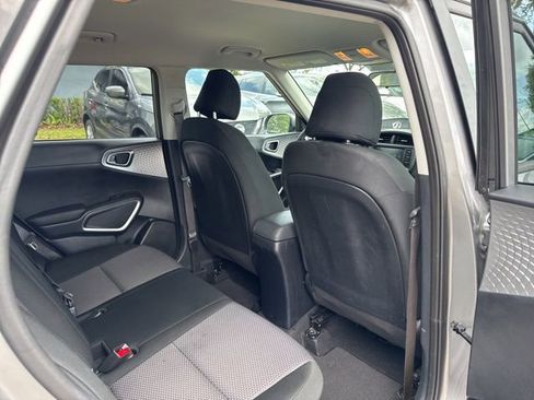 Used 2025 Kia Soul LX w/ LX Technology Package FWD image 16