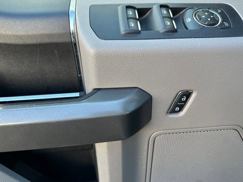 Used 2016 Ford F150 XLT image 11