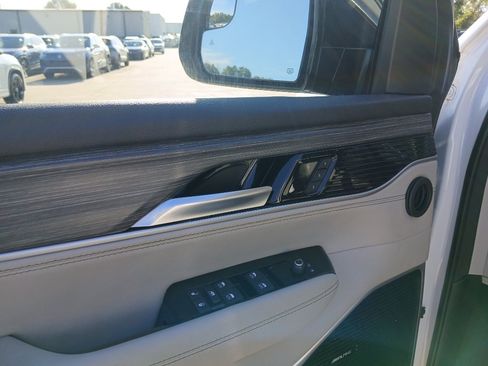 Used 2024 Jeep Wagoneer L Series II w/ Flexible Seating Group RWD image 10