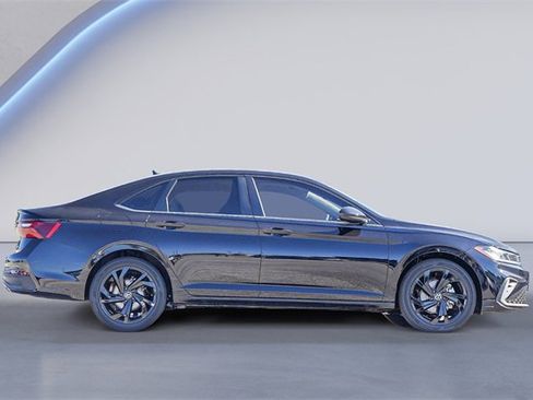 New 2026 Volkswagen Jetta SE image 4