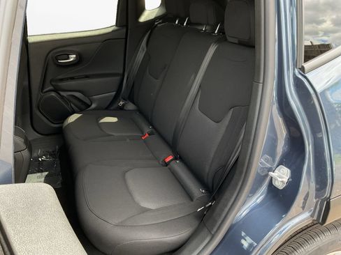 Used 2023 Jeep Renegade Latitude AWD/4WD image 13