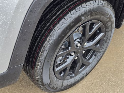 New 2026 Jeep Grand Cherokee Altitude AWD/4WD image 5