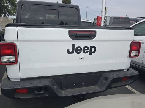 Used 2024 Jeep Gladiator Sport image 12