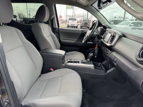 Used 2017 Toyota Tacoma SR5 w/ Tow Package image 33