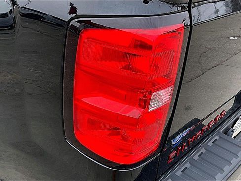 Used 2018 Chevrolet Silverado 1500 LT w/ Redline Edition AWD/4WD image 23