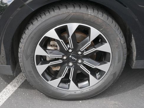 Used 2024 Kia Carnival EX FWD image 15