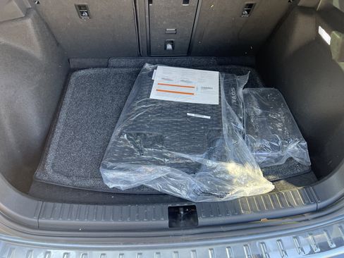 Certified 2025 Volkswagen Taos SEL image 32