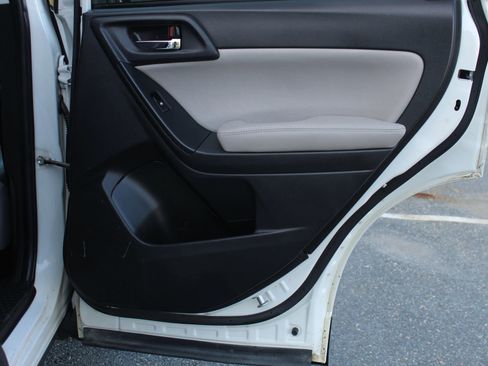 Used 2014 Subaru Forester 2.5i Limited image 16