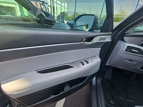 Used 2022 Hyundai Palisade SEL w/ 8P Bench Seat Package AWD/4WD image 11