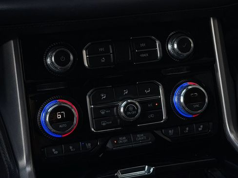 Used 2024 GMC Yukon Denali AWD/4WD image 16