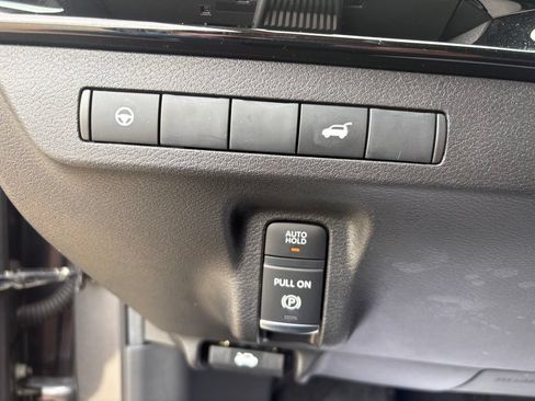 Used 2025 Nissan Murano SV AWD/4WD image 17