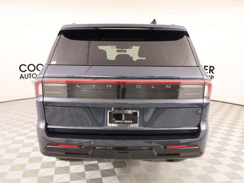 New 2025 Lincoln Navigator Reserve w/ Jet Appearance Package AWD/4WD image 24