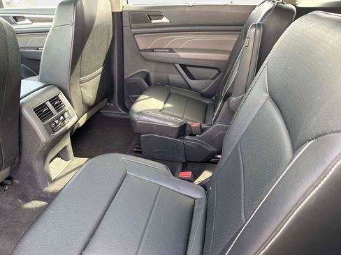 Used 2022 Volkswagen Atlas SE w/ Panoramic Sunroof Package image 9