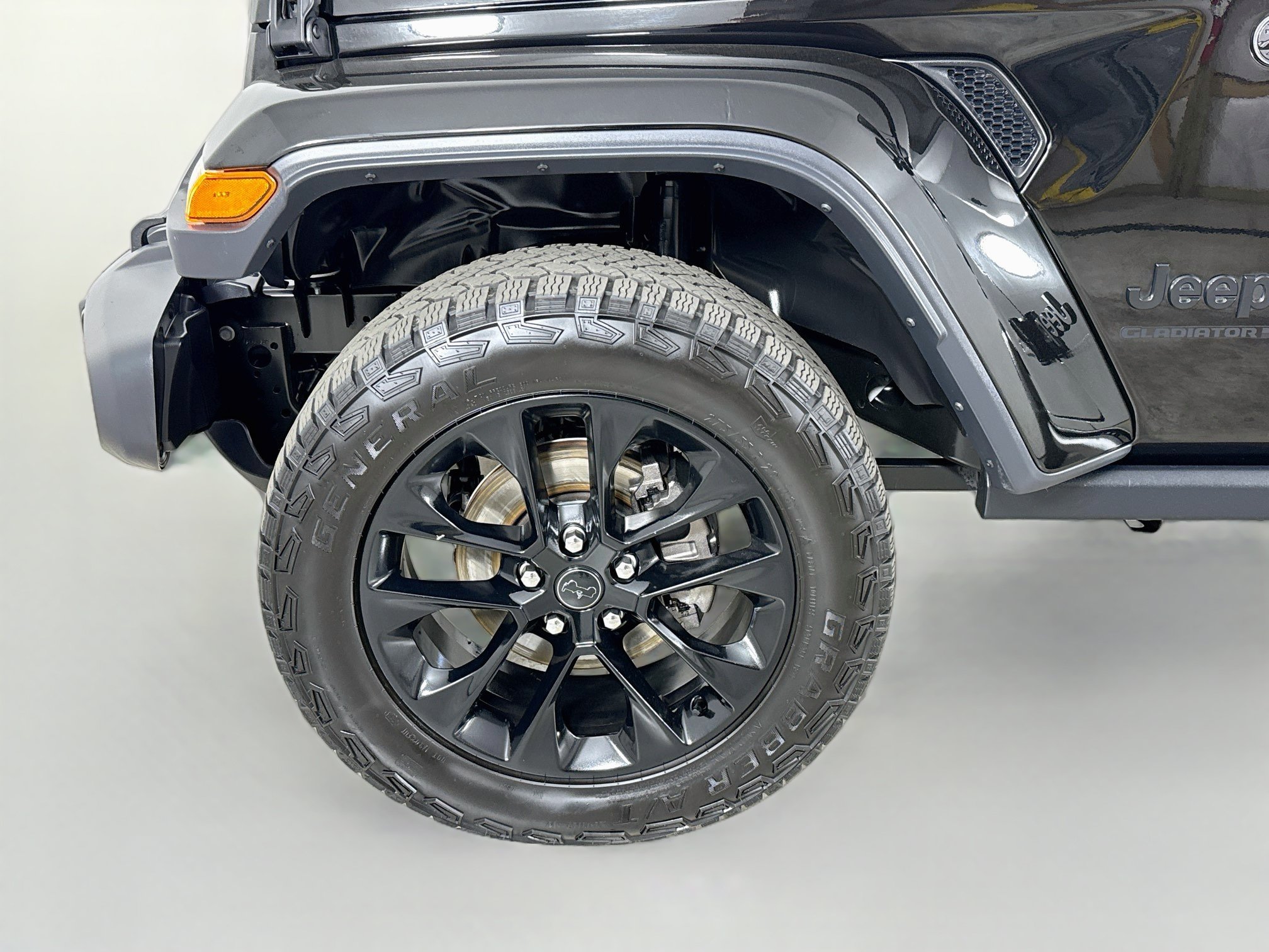 Used 2025 Jeep Gladiator Sport AWD/4WD image 34