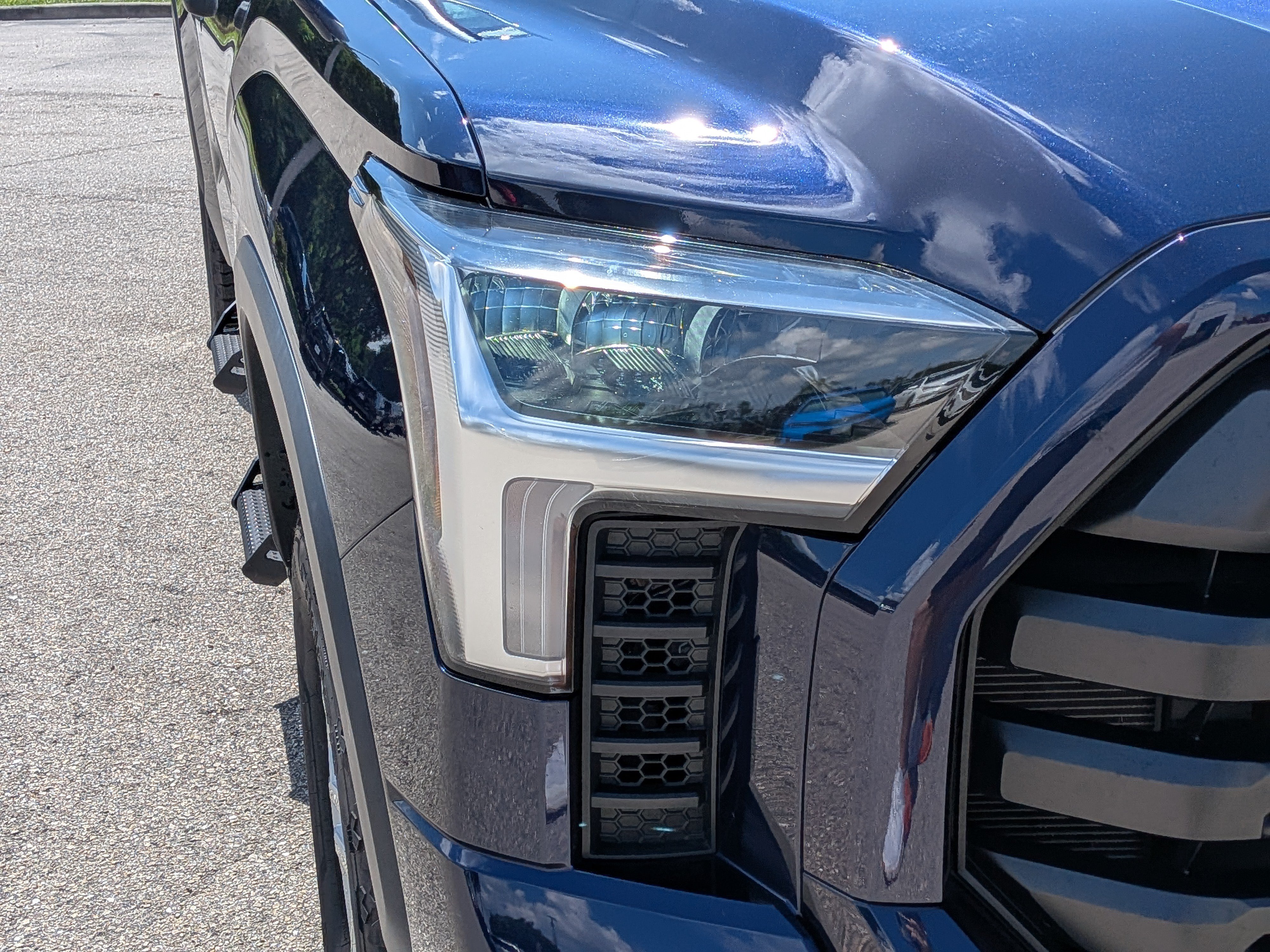 Used 2023 Toyota Tundra SR5 w/ SR5 Convenience Package AWD/4WD image 10