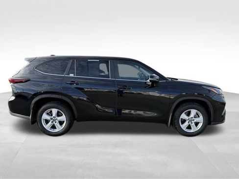 Used 2024 Toyota Highlander LE image 10